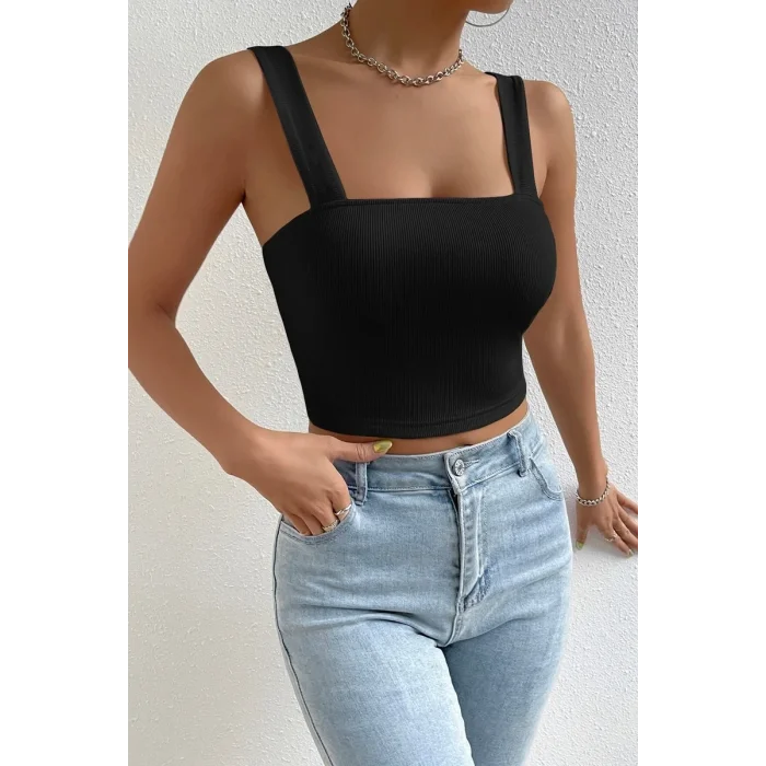 Kadın Siyah Kare Yaka Kalın Askılı Dekolteli Crop Top Bluz – Şık, Rahat ve Kolay Kombinlenebilir
