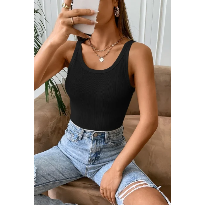 Kadın Siyah Kolsuz Kalın Askılı Uzun Crop Top Bluz & Atlet – Şık, Rahat ve Kolay Kombinlenebilir