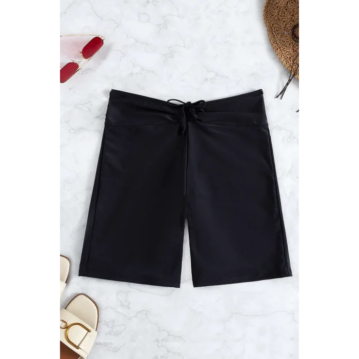 Kadın Siyah Önden Bağcıklı Deniz Şortu – Modern ve Şık Tasarım