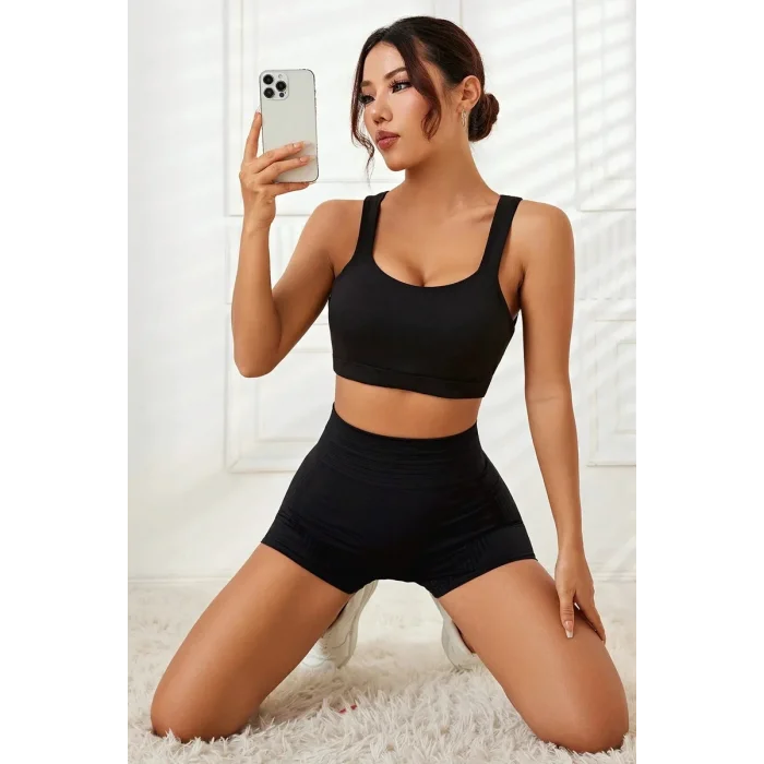 Kadın Siyah Sırtı Açık Derin Göğüs Dekolteli Şık Crop Top Bluz – Şık, Rahat ve Kolay Kombinlenebilir