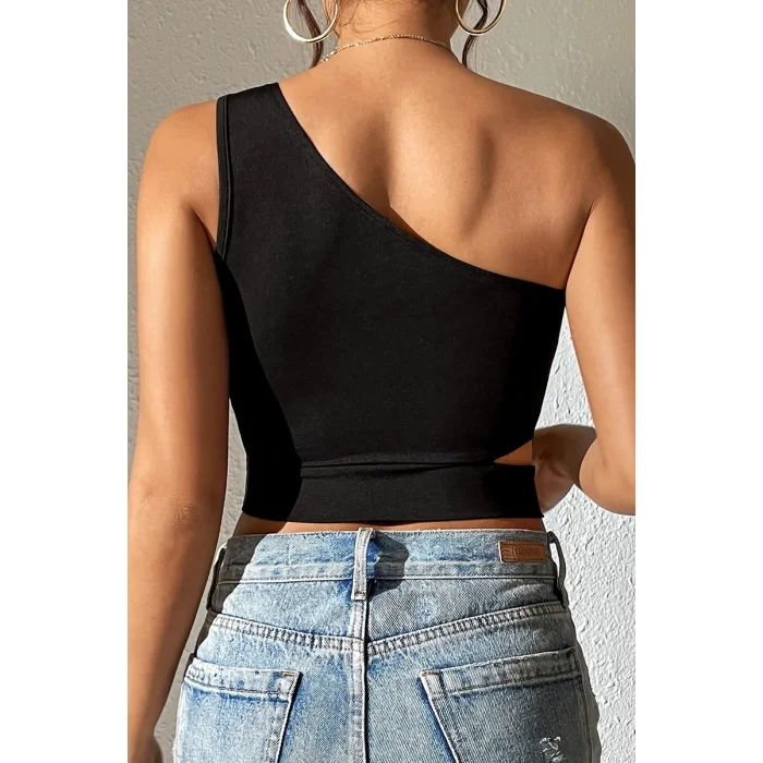 Kadın Siyah Tek Kol Cut Out Göbek Dekolteli Crop Top Bluz – Şık, Rahat ve Kolay Kombinlenebilir
