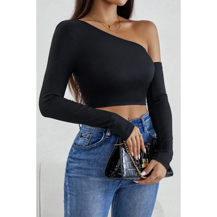 Kadın Siyah Tek Omuz Detaylı Uzun Kol Crop Top Bluz – Şık, Rahat ve Kolay Kombinlenebilir