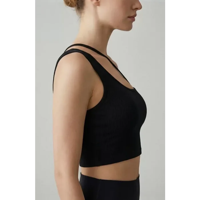 Kadın Siyah Tek Omuzlu Çapraz Askılı Crop Top Büstiyer – Modern ve Şık Tasarım
