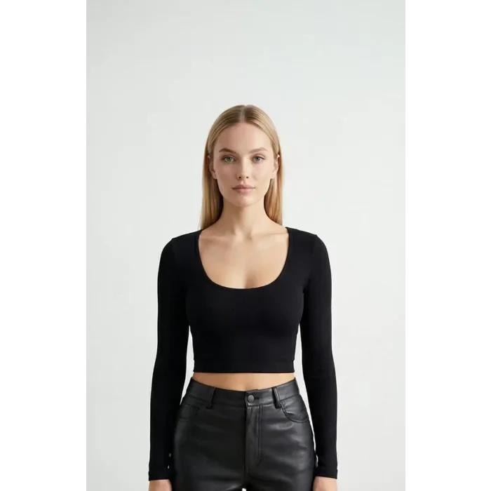 Kadın Siyah Uzun Kol Kare Yaka Crop Top Bluz – Şık, Rahat ve Kolay Kombinlenebilir