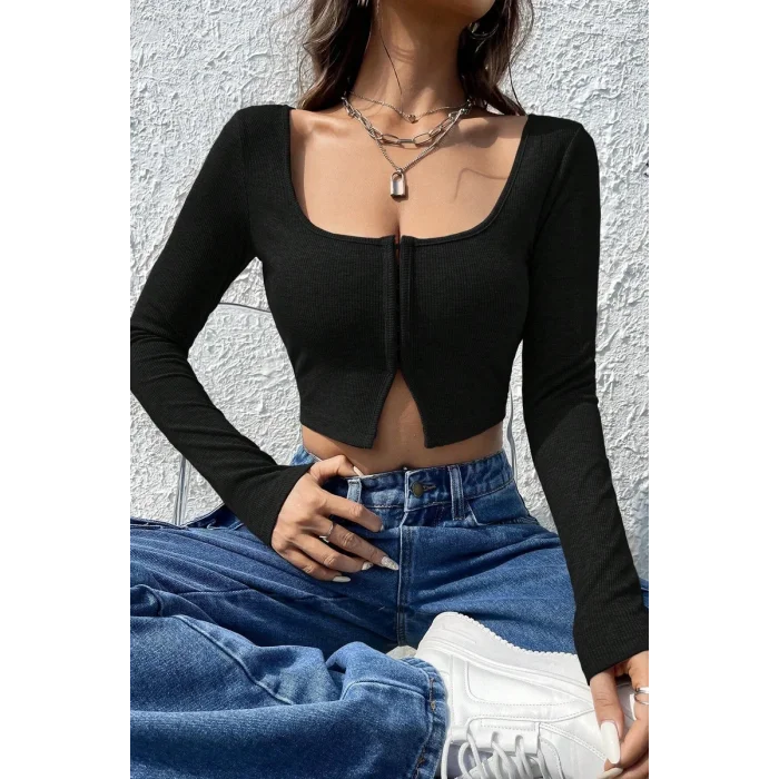 Kadın Siyah Uzun Kollu Agraflı Göğüs ve Göbek Dekolteli Crop Top Bluz – Şık, Rahat ve Kolay Kombinlenebilir