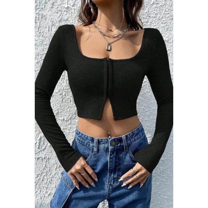 Kadın Siyah Uzun Kollu Agraflı Göğüs ve Göbek Dekolteli Crop Top Bluz – Şık, Rahat ve Kolay Kombinlenebilir