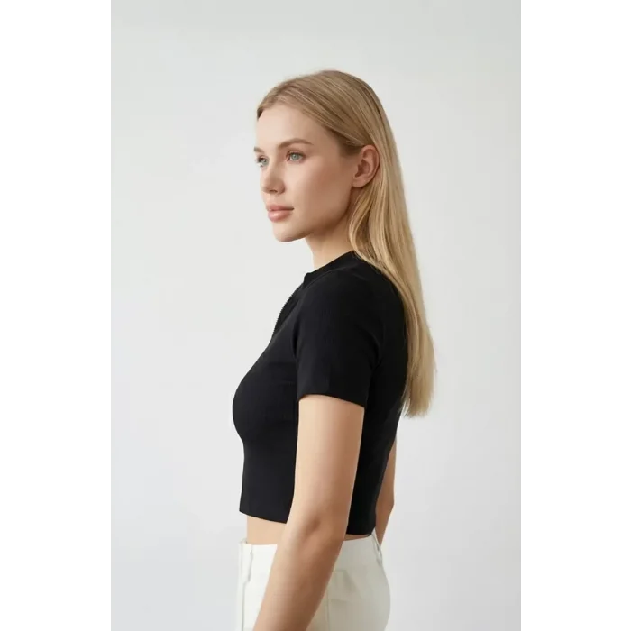 Kadın Siyah Yarım Fermuarlı ve Kısa Kollu Crop Top Bluz