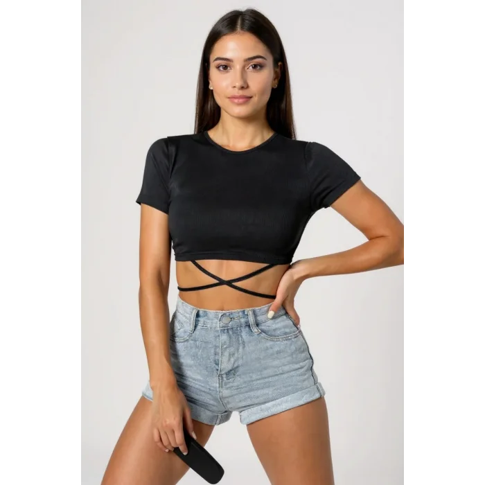Kadın Siyah Yarım Kol Çapraz Bağlamalı Crop Top Bluz – Şık, Rahat ve Kolay Kombinlenebilir
