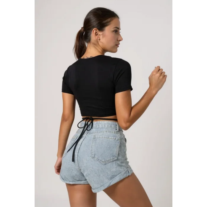 Kadın Siyah Yarım Kol Çapraz Bağlamalı Crop Top Bluz – Şık, Rahat ve Kolay Kombinlenebilir