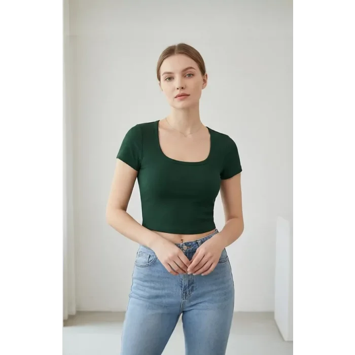 Kadın Yeşil Yarım Kol Düz Yaka Crop Top Bluz – Şık, Rahat ve Kolay Kombinlenebilir