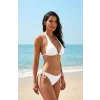 Kadın Beyaz Belden, Boyundan Bağlamalı ve Ayarlanabilir Külotlu Üçgen Bikini Mayo Takımı – Modern, Konforlu ve Günlük Kombinlere Uygun