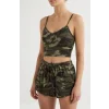 Kadın Kamuflaj Desenli Askılı Crop Top ve Şortlu Gecelik Takım – Modern, Konforlu ve Günlük Kombinlere Uygun