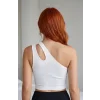Kadın Beyaz Tek Omuz Cut Out Detaylı Crop Top Bluz – Şık, Rahat ve Kolay Kombinlenebilir