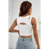 Kadın Beyaz Kalın Askılı Cut Out Dekolteli Crop Top Bluz – Şık, Rahat ve Kolay Kombinlenebilir