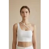 Kadın Beyaz Tek Omuzlu Çapraz Askılı Crop Top Büstiyer