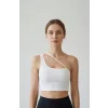 Kadın Beyaz Tek Omuzlu Çapraz Askılı Crop Top Büstiyer