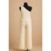 Kadın Beyaz Tek Omuzlu Şık Bluz & Geniş Paça Pantolon İkili Takım