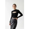Kadın Siyah Göğüs Dekolteli Uzun Kollu Cut Out Crop Top Bluz – Şık, Rahat ve Kolay Kombinlenebilir