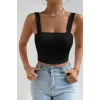 Kadın Siyah Kare Yaka Kalın Askılı Dekolteli Crop Top Bluz – Şık, Rahat ve Kolay Kombinlenebilir