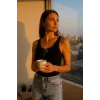 Kadın Siyah Kolsuz Kalın Askılı Uzun Crop Top Bluz & Atlet – Şık, Rahat ve Kolay Kombinlenebilir