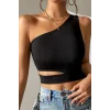 Kadın Siyah Tek Kol Cut Out Göbek Dekolteli Crop Top Bluz – Şık, Rahat ve Kolay Kombinlenebilir