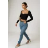 Kadın Siyah Uzun Kol Göğüs Dekolteli Şık Crop Top Bluz – Şık, Rahat ve Kolay Kombinlenebilir