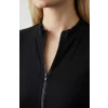Kadın Siyah Yarım Fermuarlı ve Kısa Kollu Crop Top Bluz