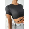 Kadın Siyah Yarım Kol Çapraz Bağlamalı Crop Top Bluz – Şık, Rahat ve Kolay Kombinlenebilir