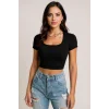 Kadın Siyah Yarım Kol Düz Yaka Crop Top Bluz – Şık, Rahat ve Kolay Kombinlenebilir