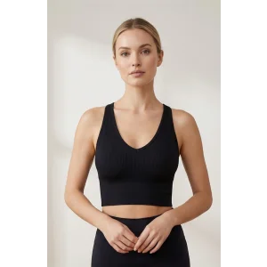 Kadın Siyah Derin Göğüs Dekolteli Şık Crop Top Bluz – Şık, Rahat ve Kolay Kombinlenebilir