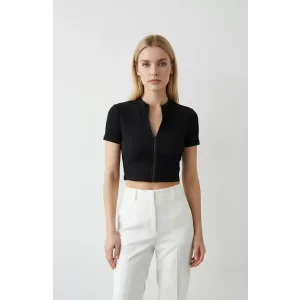 Kadın Siyah Yarım Fermuarlı ve Kısa Kollu Crop Top Bluz