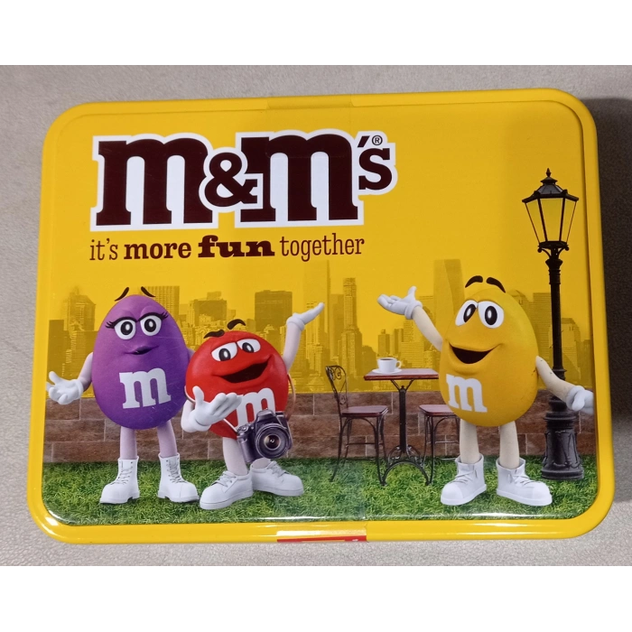 M&Ms İts More Fun Togetter Sarı Teneke Kutu 330 gr Çikolata Kaplı Yer Fıstıklı Draje
