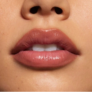 Glossy Lıp Kıt Cosmetıcs Jenner Supple Lıp Glaze 3 ml & Precısıon Pout Lip Liner 1.14 g Coconut