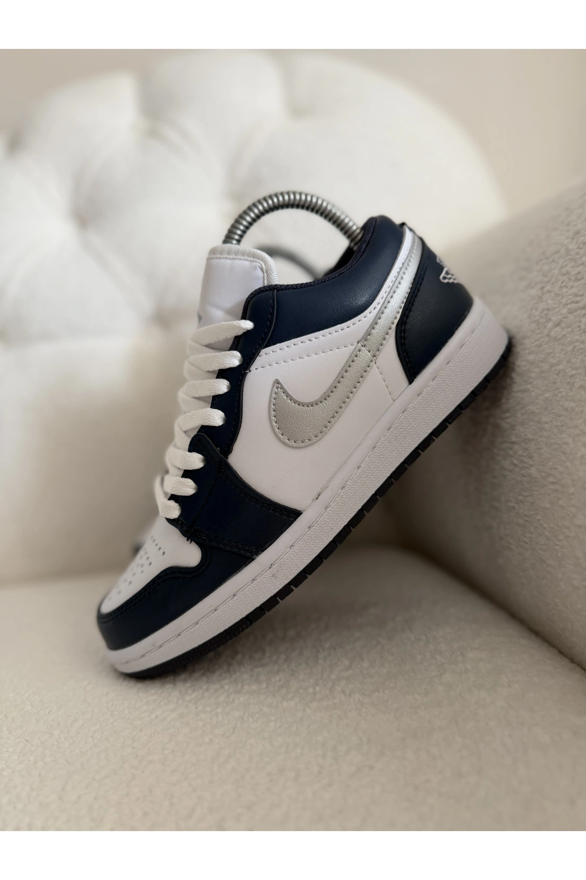 Nike Air Jordan 1 Low – White / Navy / Light Grey