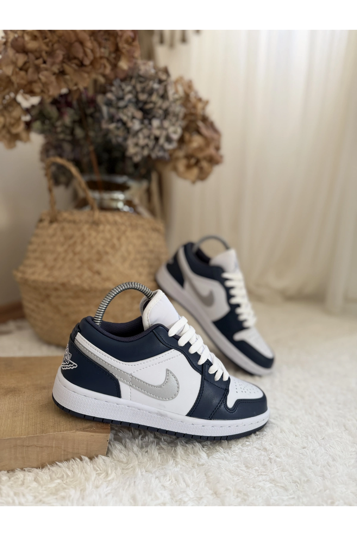 Nike Air Jordan 1 Low – White / Navy / Light Grey