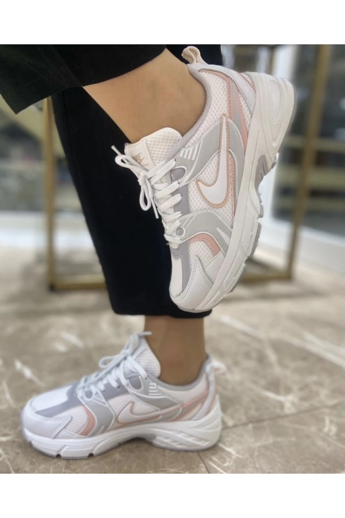 Nike Beyaz Pudra Spor Ayakkabı