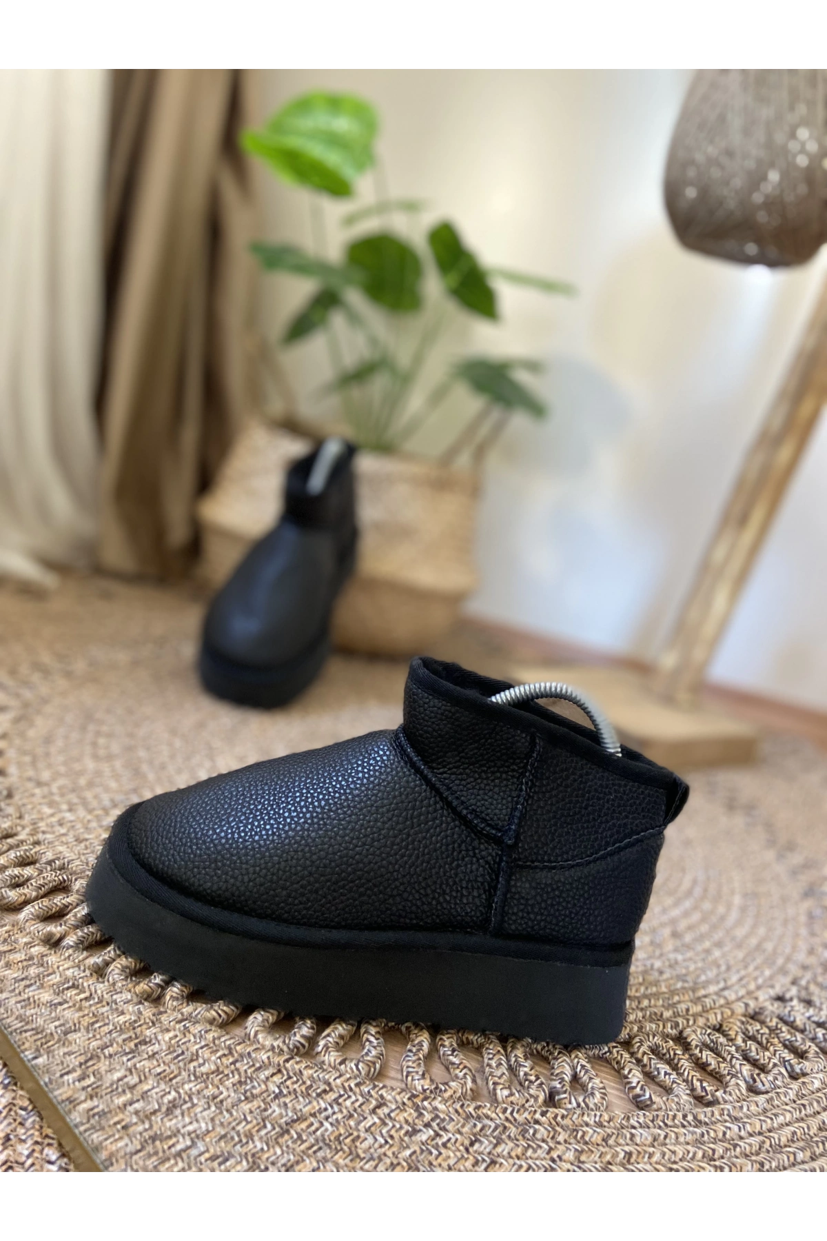 Ugg Classic Ultra Mini Siyah Deri Bot