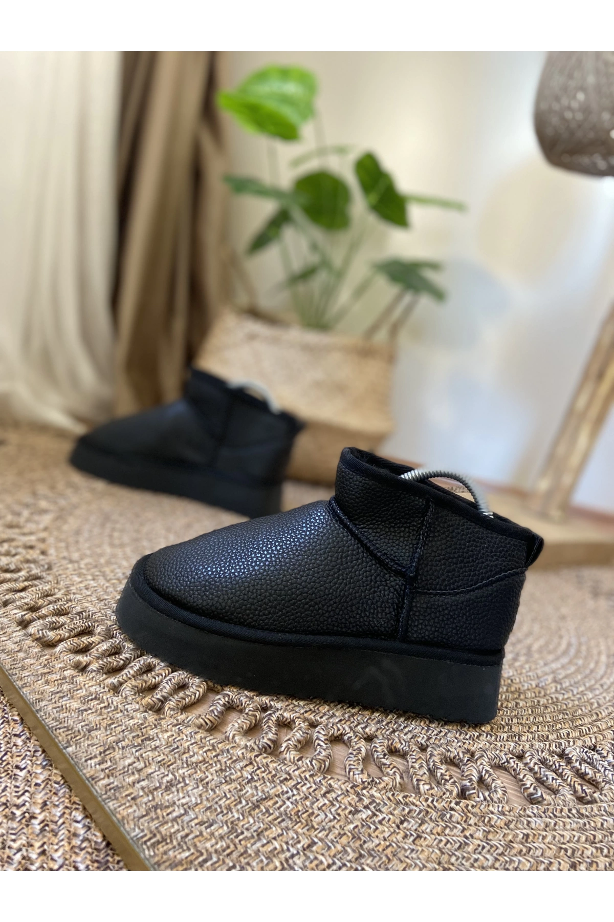 Ugg Classic Ultra Mini Siyah Deri Bot