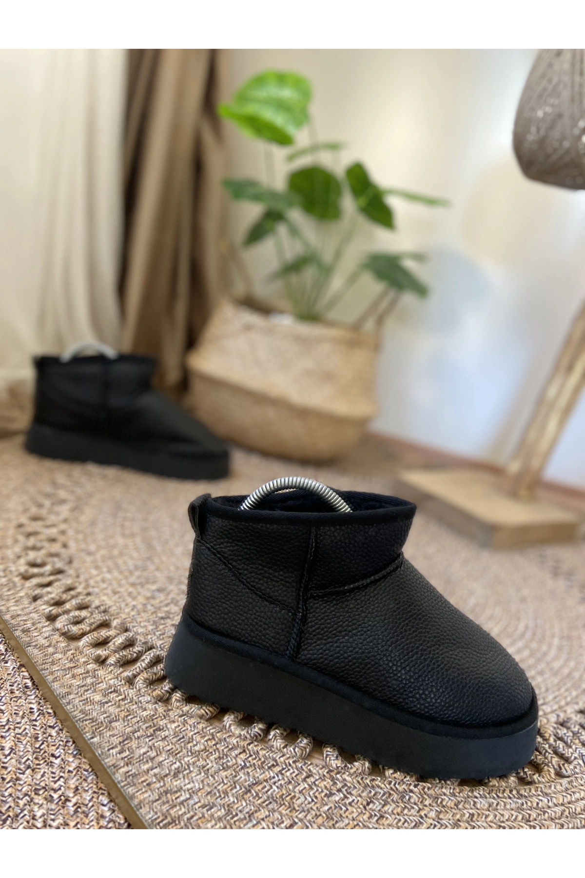Ugg Classic Ultra Mini Siyah Deri Bot