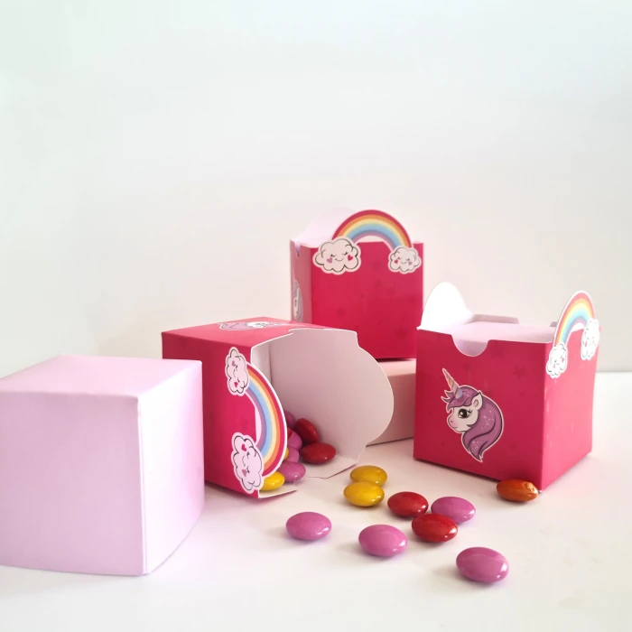Unicorn Teması Kutu - Mini Hediyelik ( Şeker, Sakız, Draje, Mini Oyuncak ) 5x5x5 cm *8li Paket