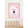 İsme Özel Pembe Tokalı Oturan Kız Ahşap Çerçeve 30x40 cm Tablo, Hastane Odası Kapı Süsü, Çocuk Odası, Dekorasyon