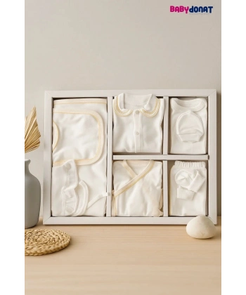 Çizgi Desenli 10 Parça Kutulu Kız Bebek Hastane Çıkış Seti