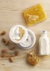 The Body Shop Almond Milk & Honey Arındırıcı Krem Peeling 250ml