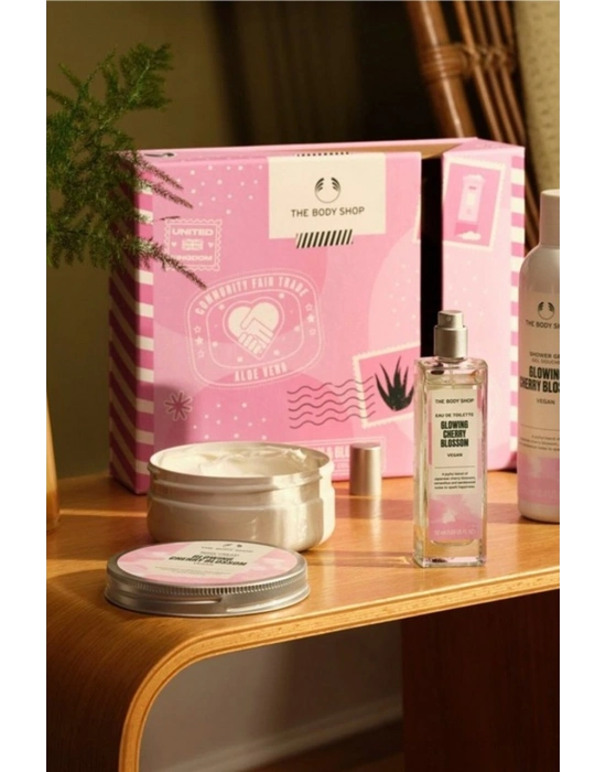 The Body Shop Glowing Cherry Üçlü Hediye Seti