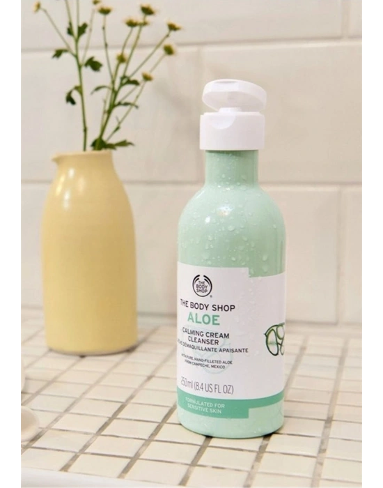 The Body Shop Nemlendirici Etkili Aloe Yüz Temizleyici 250 Ml