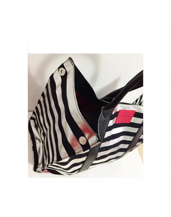 Victorias Secret Vs Siyah & Gümüş Çizgili Desen Kanvas Tote Seyahat Çantası Gümüş - Siyah