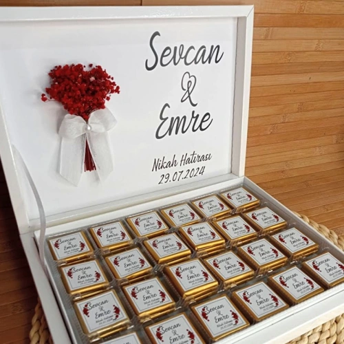 Çiçek Süslemeli Zarif Çikolata Kutusu