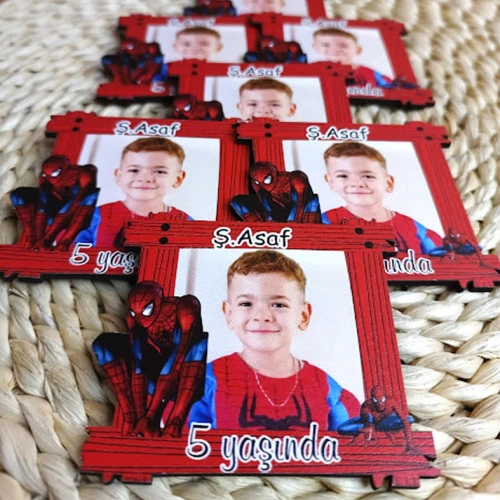 Baskıcı Amca Örümcek Adamlı Temalı Fotoğrafı Ahşap Magnet