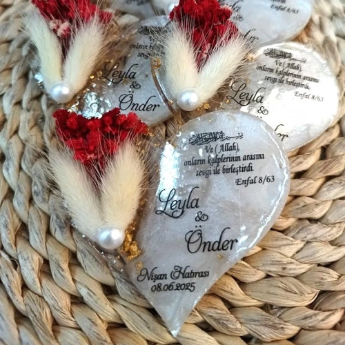 Kırmızı Çiçek Süslemeli Kalp Epoksi Magnet