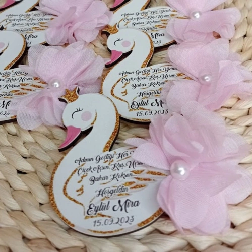 Baskıcı Amca Kuğulu Süslü Ahşap Magnet